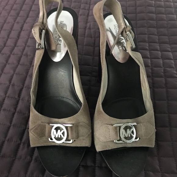 Lady Classy Heel/ Platforms - Picture 3 of 3